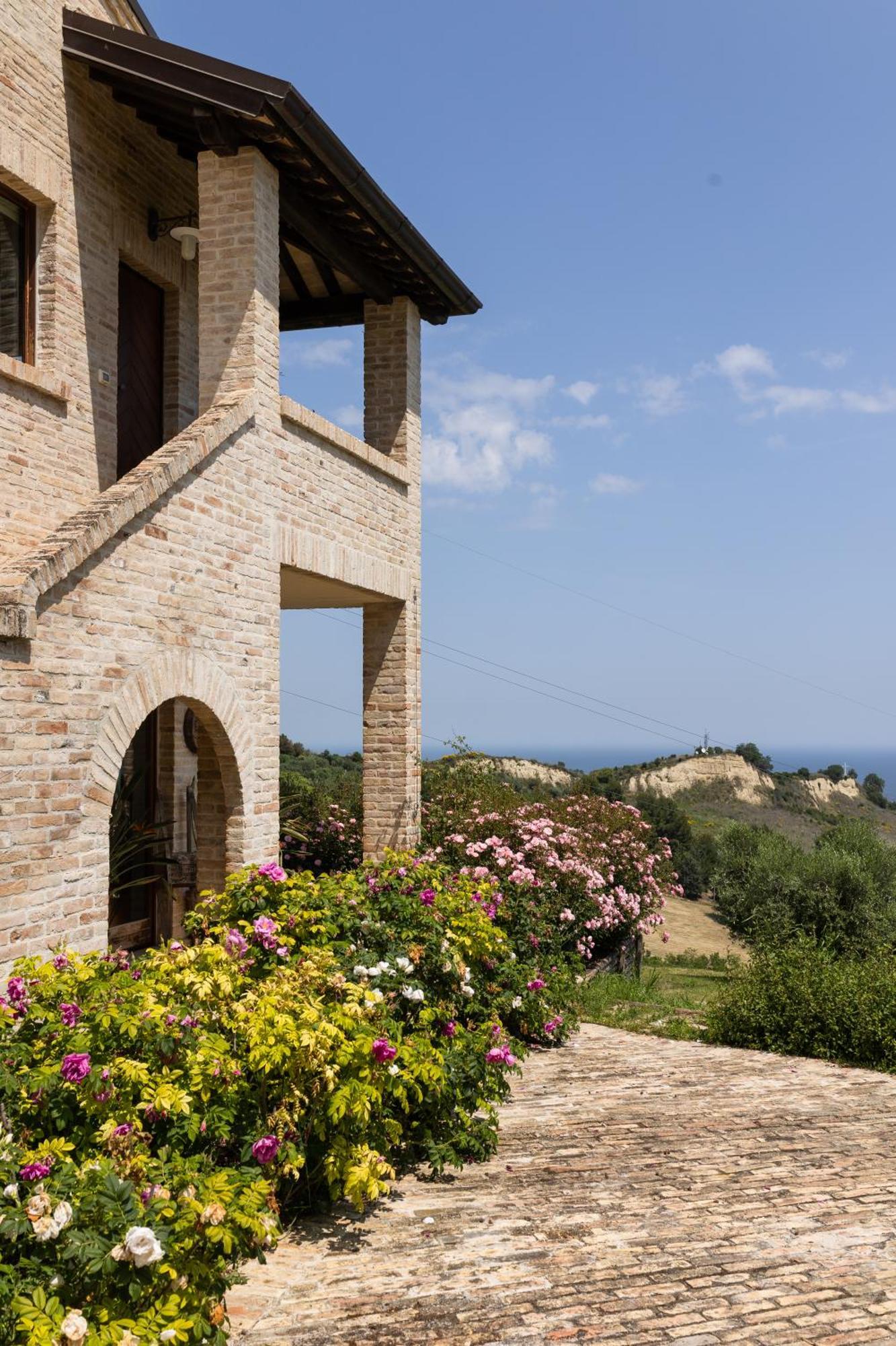 Villa Cri Cri B&B Di Charme San Benedetto del Tronto Exterior photo